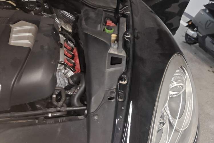 Used Porsche Cayenne 2011 Cayenne 3.0T Engine Bay Left