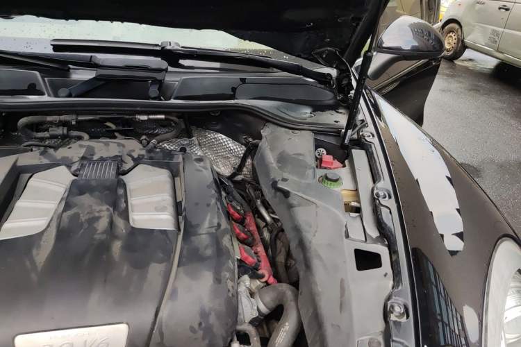 Used Porsche Cayenne 2011 Cayenne 3.0T Engine Bay Left