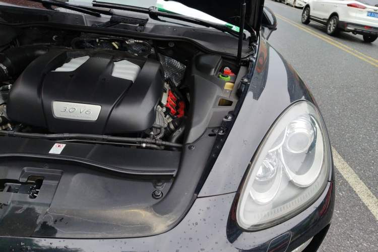 Used Porsche Cayenne 2011 Cayenne 3.0T Engine Bay Left