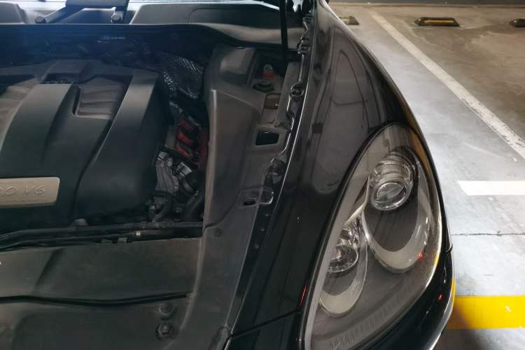 Used Porsche Cayenne 2011 Cayenne 3.0T Engine Bay Left