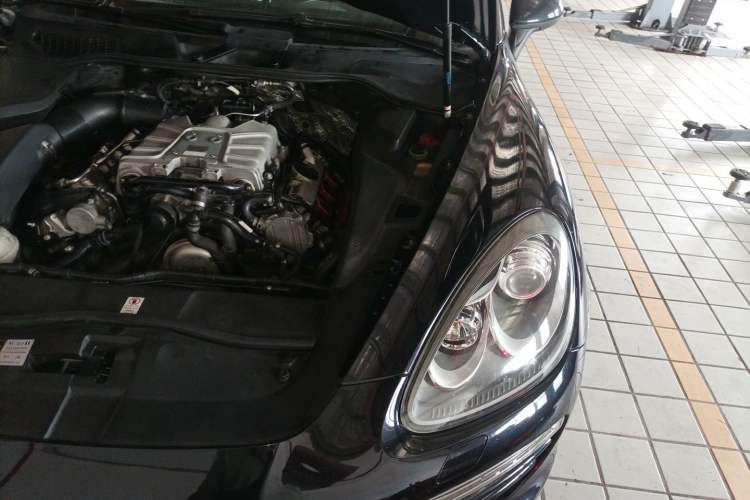 Used Porsche Cayenne 2011 Cayenne 3.0T Engine Bay Left