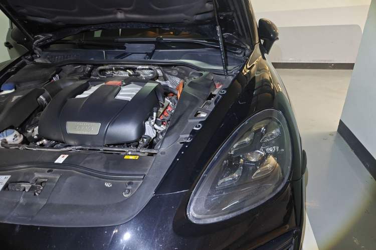 Used Porsche Cayenne 2011 Cayenne S Hybrid 3.0T Engine Bay Left