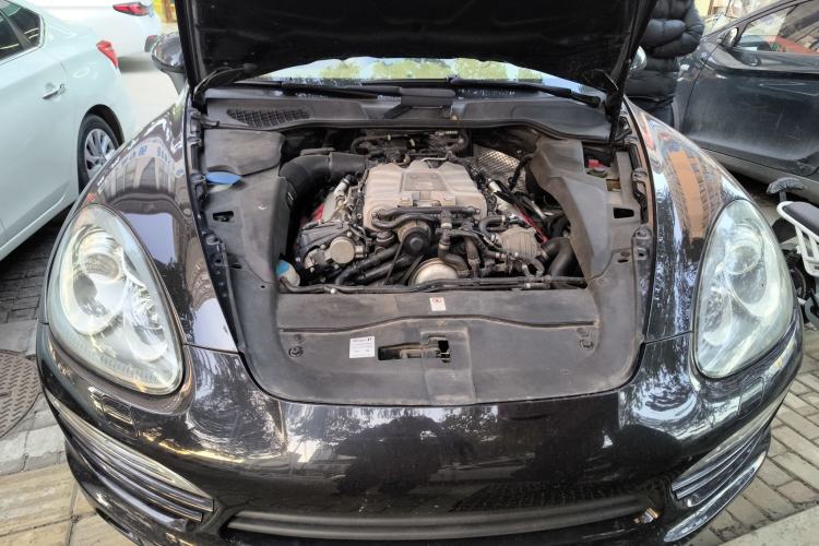 Used Porsche Cayenne 2011 Cayenne 3.0T Engine Bay