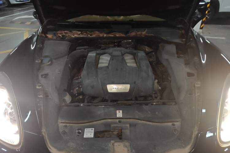 Used Porsche Cayenne 2011 Cayenne 3.0T Engine Bay
