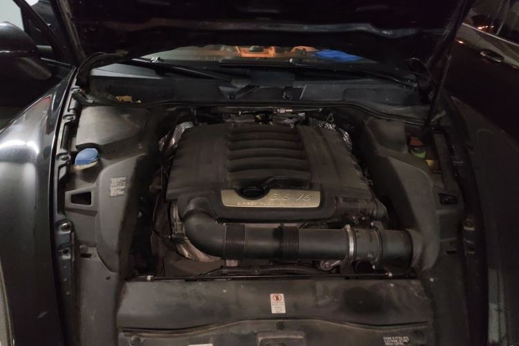 Used Porsche Cayenne 2011 3.6L automatic transmission U.S. specification Engine Bay