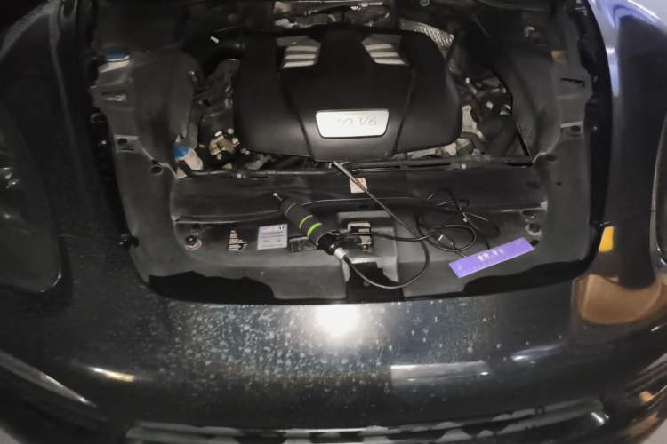 Used Porsche Cayenne 2011 Cayenne 3.0T Engine Bay