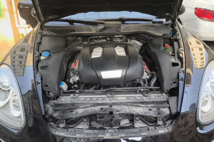 Used Porsche Cayenne 2011 Cayenne 3.0T Engine Bay
