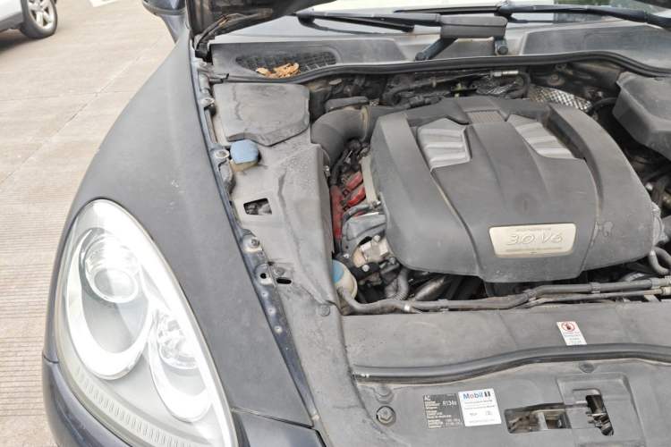 Used Porsche Cayenne 2011 Cayenne 3.0T Engine Bay Right