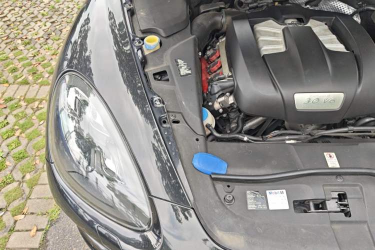 Used Porsche Cayenne 2011 Cayenne 3.0T Engine Bay Right