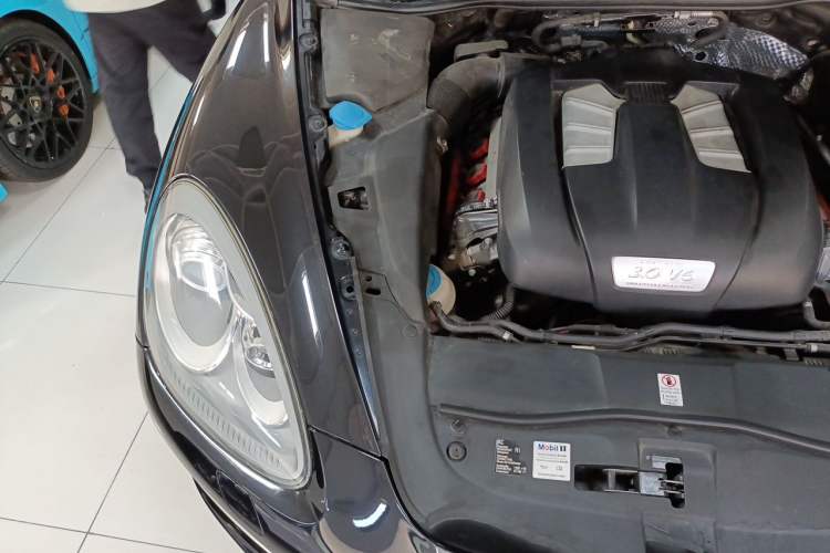 Used Porsche Cayenne 2011 Cayenne 3.0T Engine Bay Right