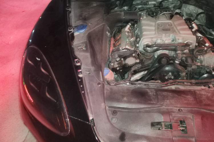 Used Porsche Cayenne 2011 Cayenne 3.0T Engine Bay Right