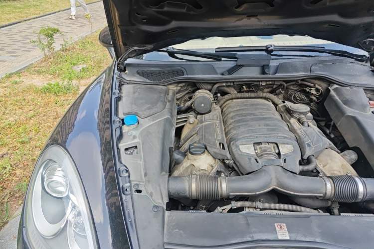 Used Porsche Cayenne 2011 Cayenne S 4.8L Engine Bay Right