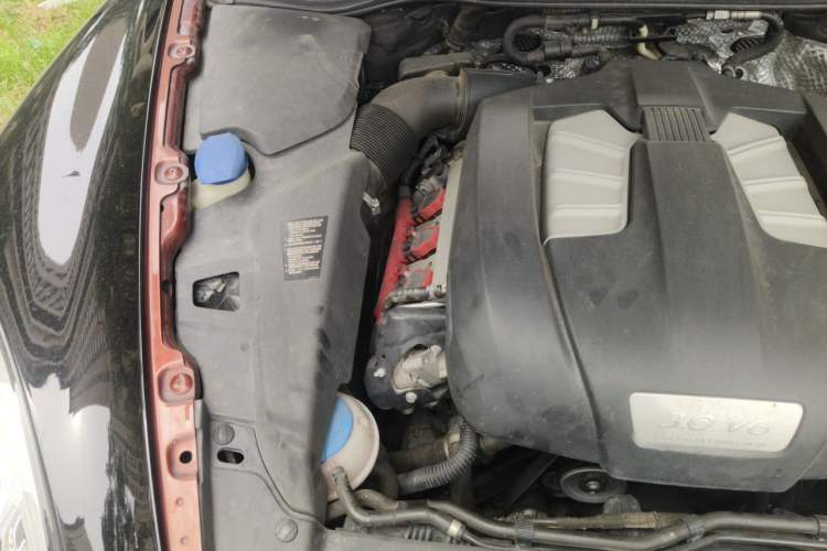 Used Porsche Cayenne 2011 Cayenne 3.0T Engine Bay Right