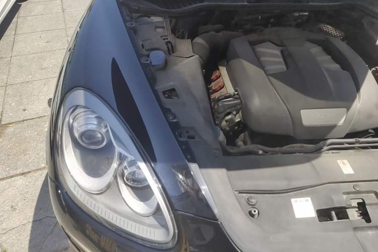 Used Porsche Cayenne 2011 Cayenne 3.0T Engine Bay Right