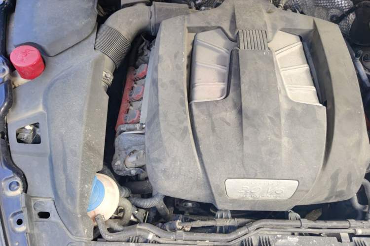 Used Porsche Cayenne 2011 Cayenne 3.0T Engine Bay Right