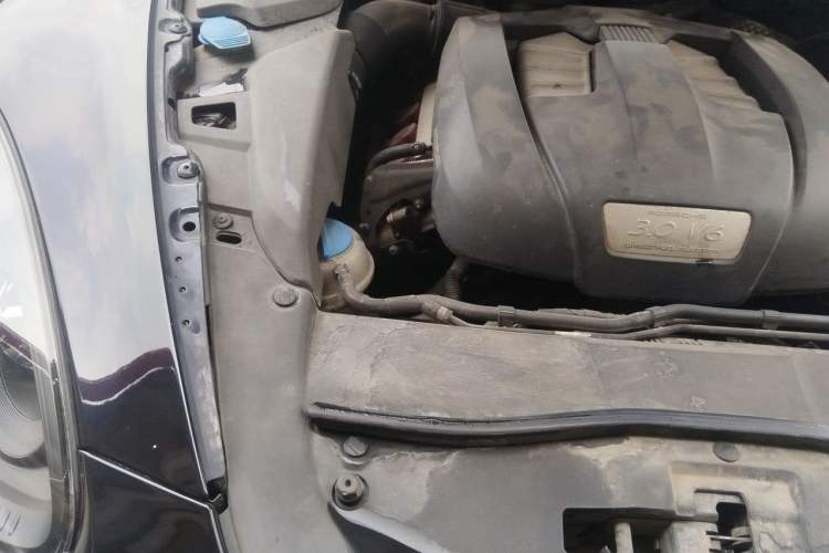 Used Porsche Cayenne 2011 Cayenne 3.0T Engine Bay Right