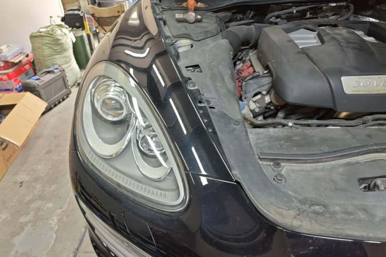 Used Porsche Cayenne 2011 Cayenne 3.0T Engine Bay Right