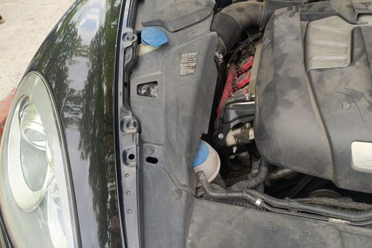 Used Porsche Cayenne 2011 Cayenne 3.0T Engine Bay Right
