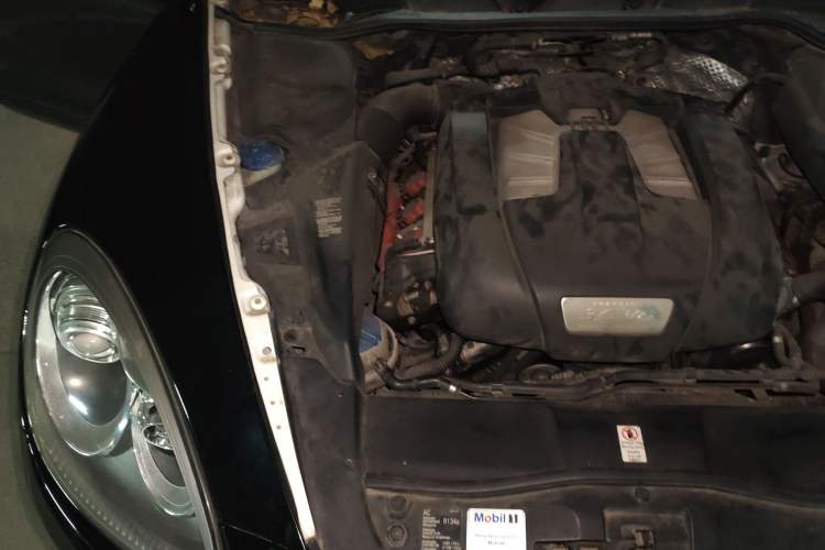 Used Porsche Cayenne 2011 Cayenne 3.0T Engine Bay Right