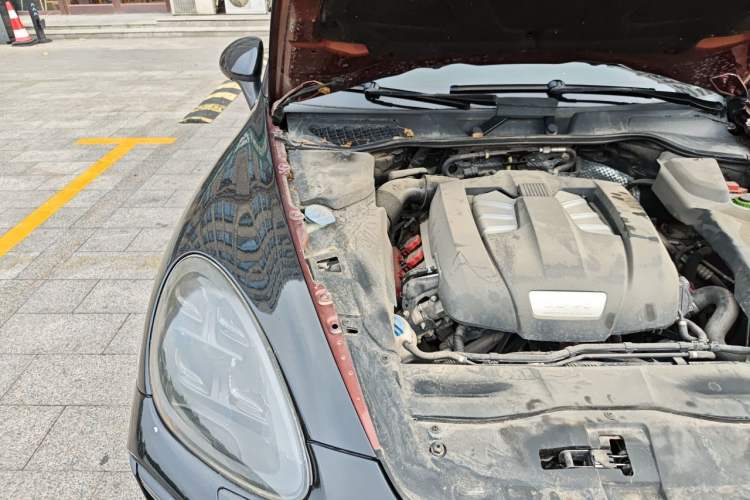 Used Porsche Cayenne 2011 Cayenne 3.0T Engine Bay Right