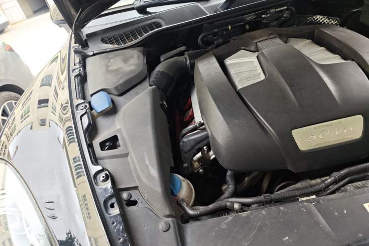 Used Porsche Cayenne 2011 Cayenne 3.0T Engine Bay Right