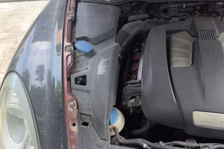 Used Porsche Cayenne 2011 Cayenne 3.0T Engine Bay Right