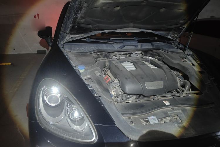 Used Porsche Cayenne 2011 Cayenne 3.0T Engine Bay Right