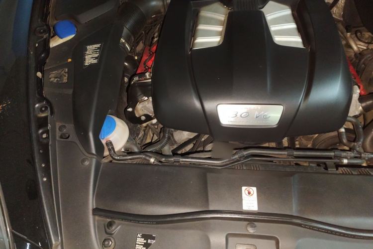 Used Porsche Cayenne 2011 Cayenne 3.0T Engine Bay Right