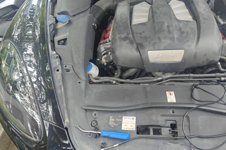 Used Porsche Cayenne 2011 Cayenne 3.0T Engine Bay Right