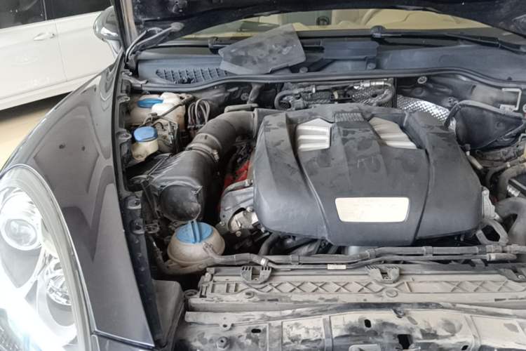 Used Porsche Cayenne 2011 Cayenne 3.0T Engine Bay Right