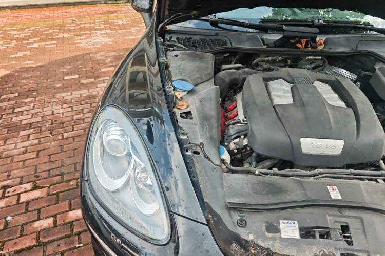 Used Porsche Cayenne 2011 Cayenne S Hybrid 3.0T Engine Bay Right