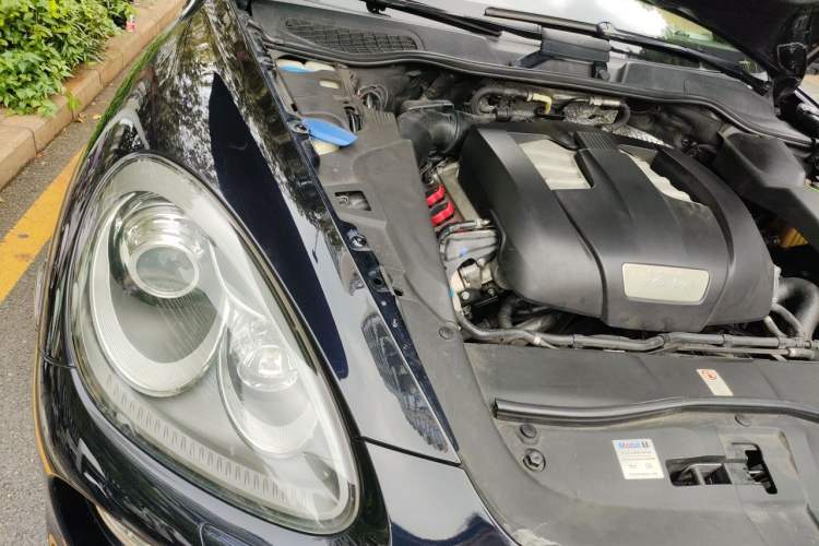Used Porsche Cayenne 2011 Cayenne 3.0T Engine Bay Right