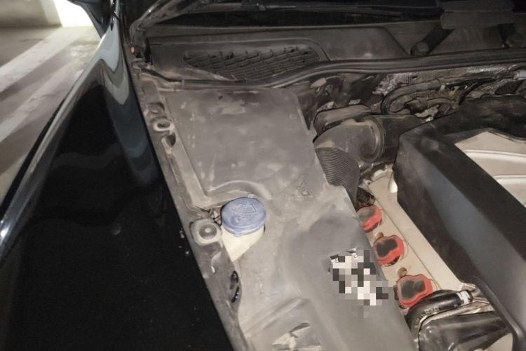 Used Porsche Cayenne 2011 Cayenne 3.0T Engine Bay Right