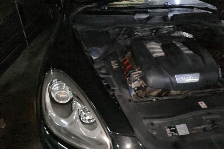 Used Porsche Cayenne 2011 Cayenne 3.0T Engine Bay Right