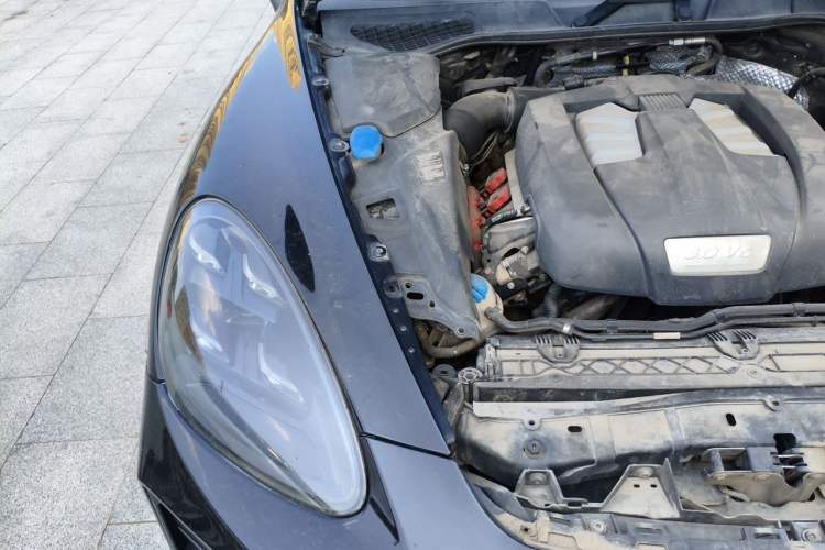 Used Porsche Cayenne 2011 Cayenne 3.0T Engine Bay Right