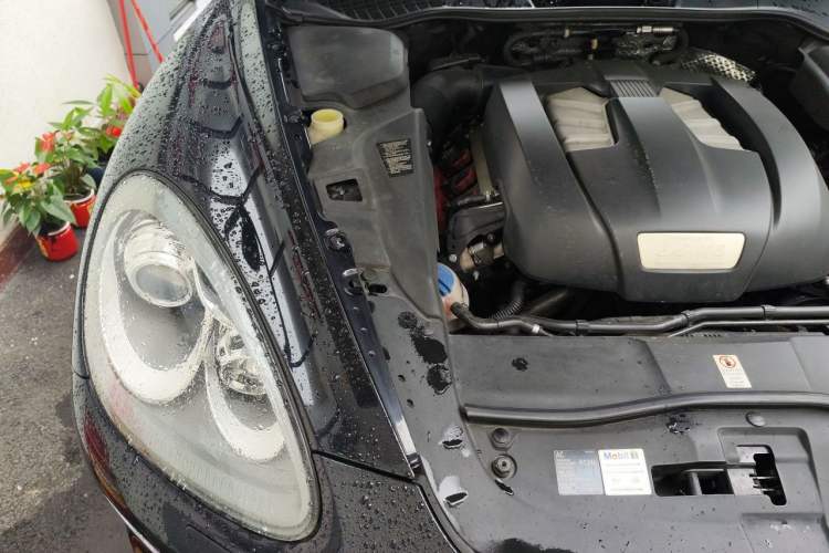 Used Porsche Cayenne 2011 Cayenne 3.0T Engine Bay Right