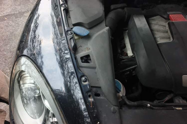 Used Porsche Cayenne 2011 Cayenne S Hybrid 3.0T Engine Bay Right