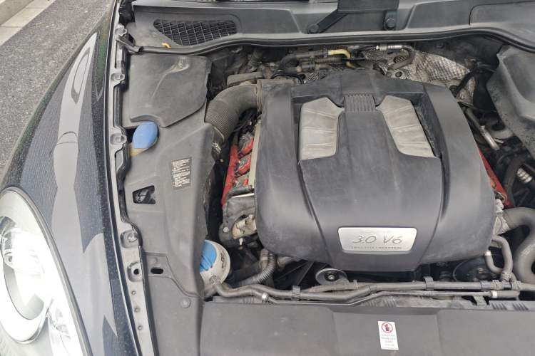 Used Porsche Cayenne 2011 Cayenne 3.0T Engine Bay Right