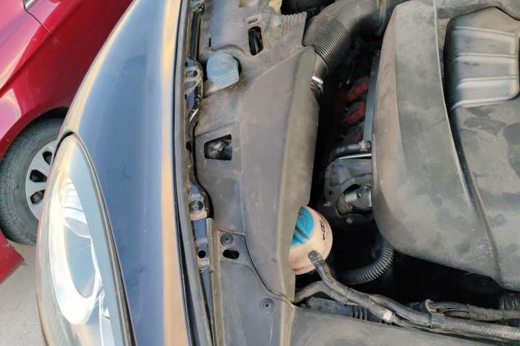 Used Porsche Cayenne 2011 Cayenne 3.0T Engine Bay Right