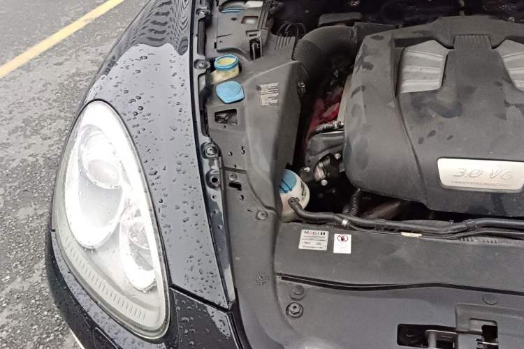 Used Porsche Cayenne 2011 Cayenne 3.0T Engine Bay Right