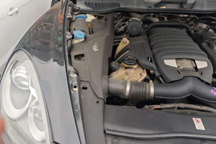 Used Porsche Cayenne 2011 Cayenne S 4.8L Engine Bay Right