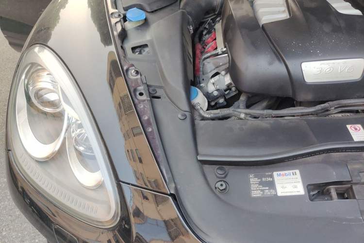 Used Porsche Cayenne 2011 Cayenne 3.0T Engine Bay Right