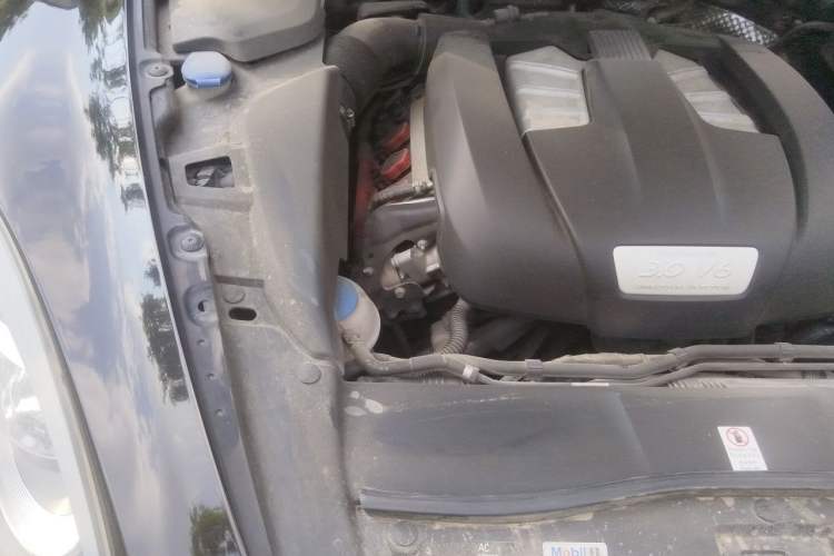 Used Porsche Cayenne 2011 Cayenne 3.0T Engine Bay Right