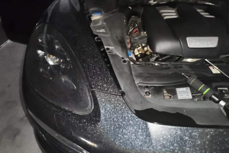 Used Porsche Cayenne 2011 Cayenne 3.0T Engine Bay Right