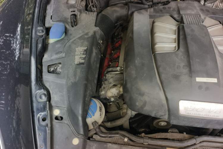 Used Porsche Cayenne 2011 Cayenne 3.0T Engine Bay Right