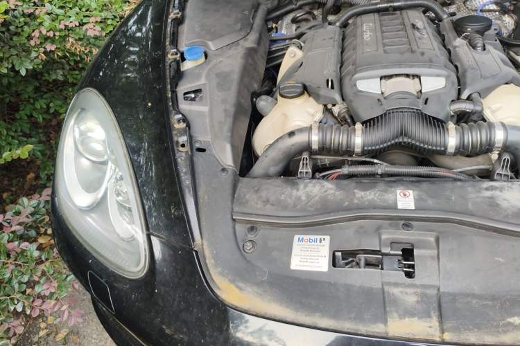 Used Porsche Cayenne 2011 Cayenne Turbo 4.8T Engine Bay Right