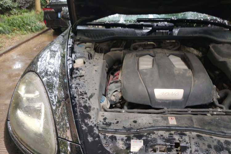 Used Porsche Cayenne 2011 Cayenne 3.0T Engine Bay Right