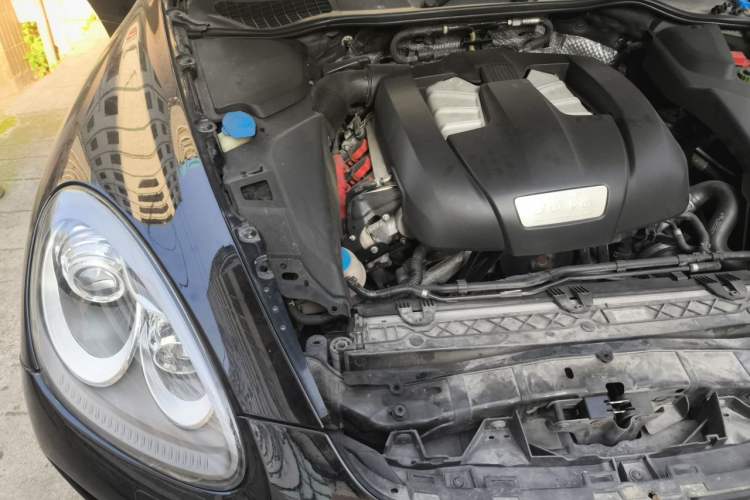 Used Porsche Cayenne 2011 Cayenne 3.0T Engine Bay Right