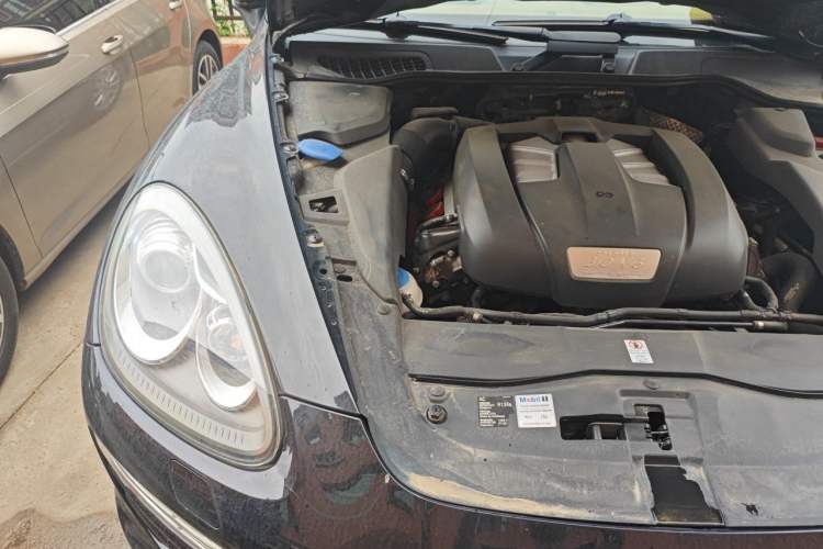 Used Porsche Cayenne 2011 Cayenne 3.0T Engine Bay Right