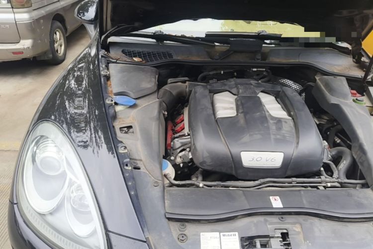 Used Porsche Cayenne 2011 Cayenne 3.0T Engine Bay Right